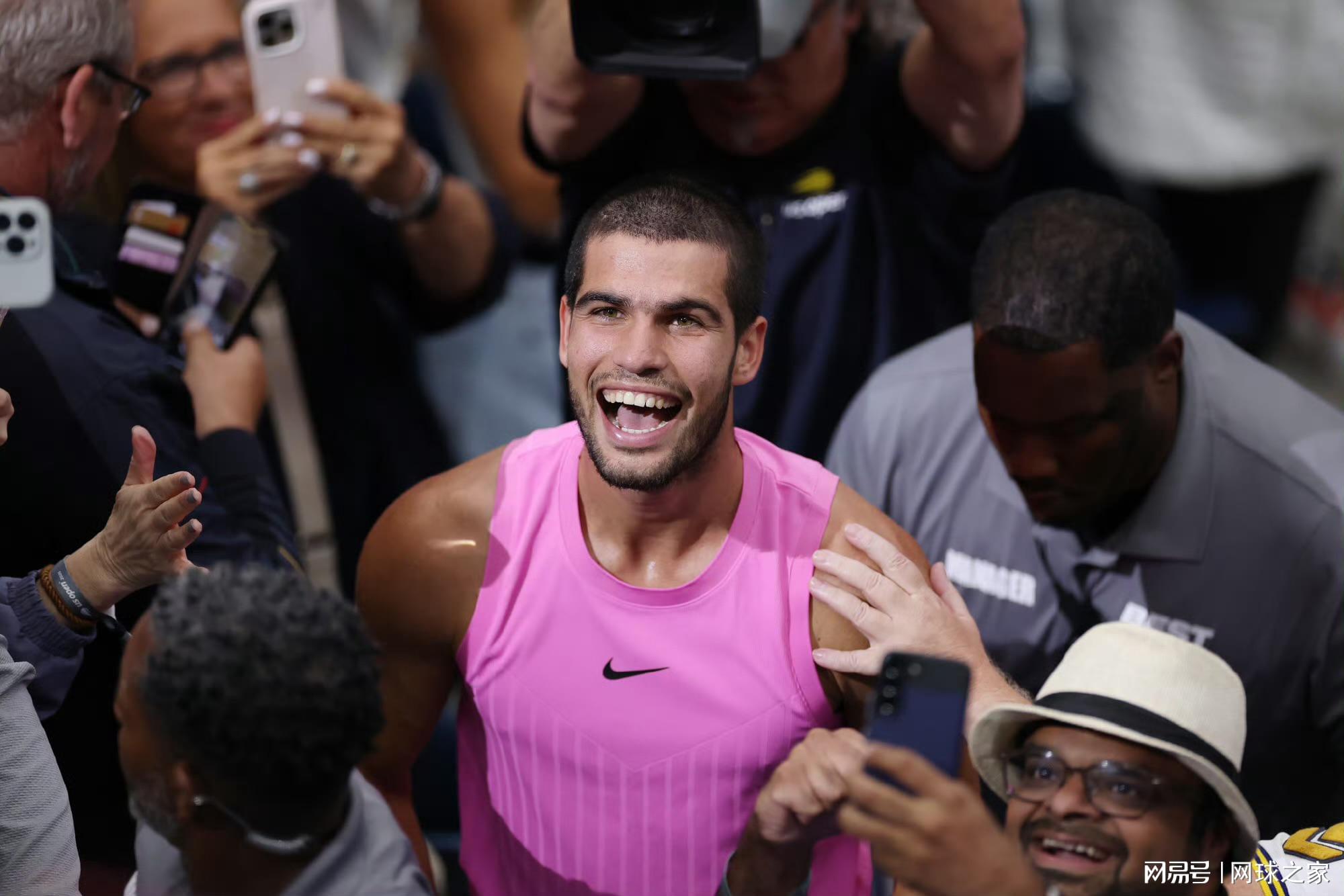 幸福的独特, 成功, src