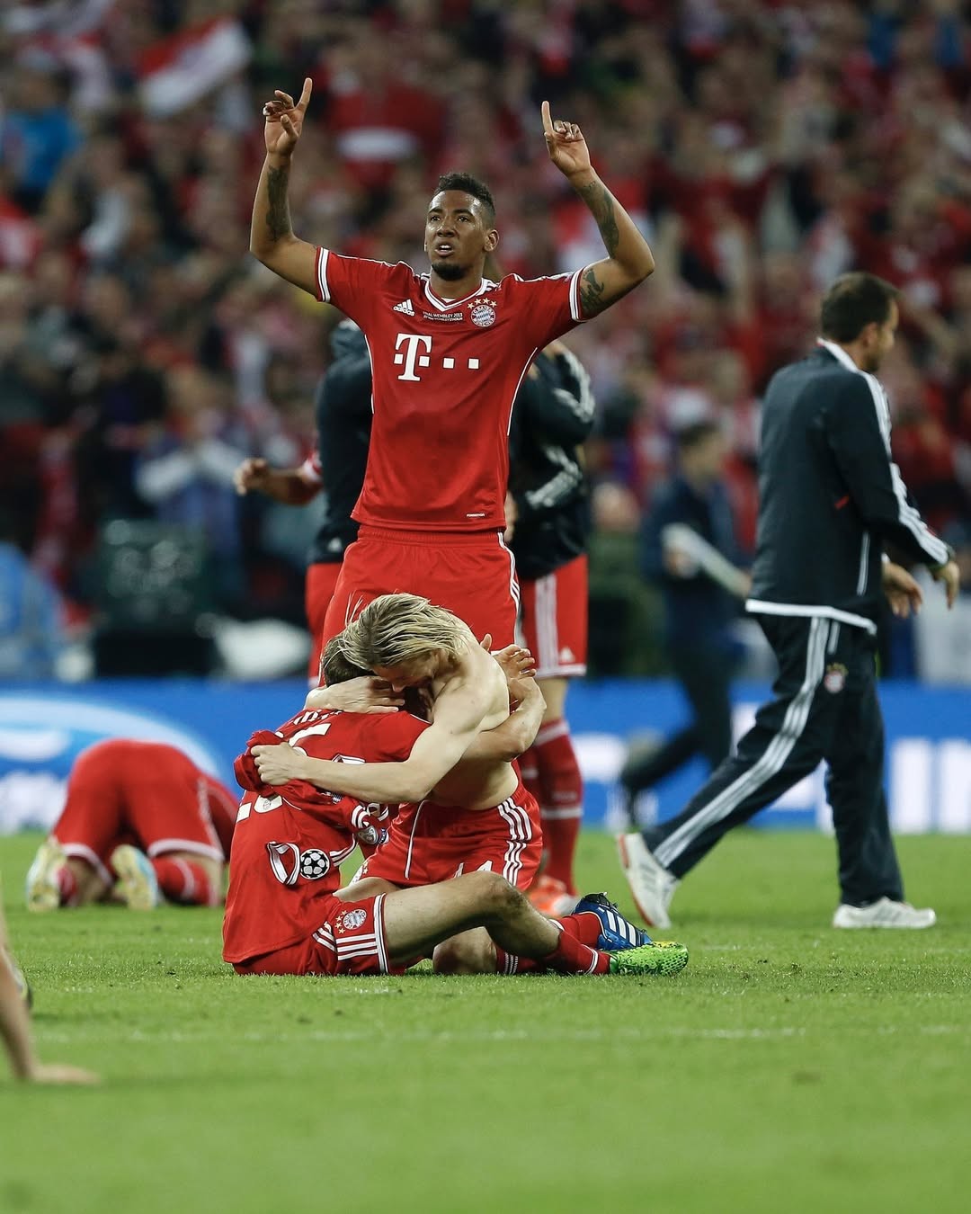 拜仁官方致, 敬博阿滕, cn